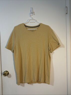 Denver Hayes Men’s XL V‑Neck Yellow T-Shirt